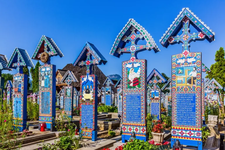 Cimitirul Vesel din Săpânța – un simbol al unicității