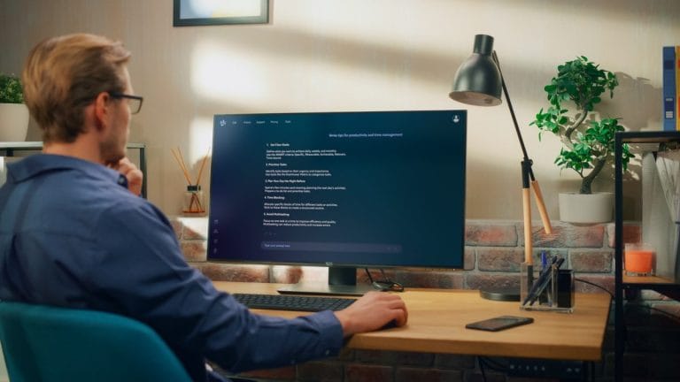 Cum revoluţionează IA generativă sectoarele media şi divertismentul în 2025