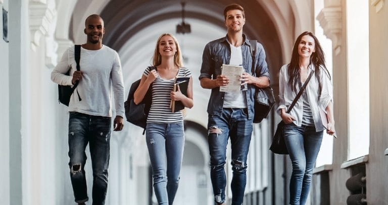 Cum să îți alegi facultatea potrivită și Ghid Admitere la Facultate 2025 – Tot ce trebuie să știi