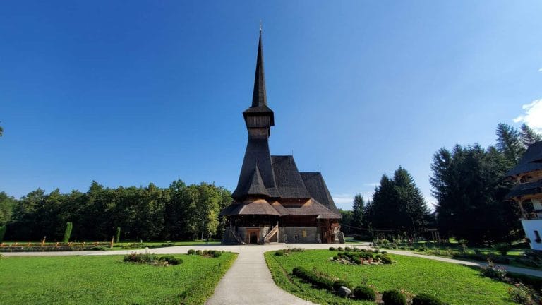 Mănăstirea Săpânța-Peri – Istorie, legende și ghid turistic Mănăstirea Săpânța Peri