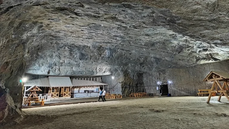 Salina Cacica – Istorie, Turism, Tratament și Experiențe Unice Salina Cacica