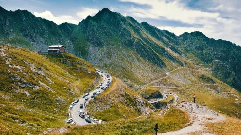 Munții Carpați: Aventură și relaxare în natură Munții Carpați – aventură și relaxare în natură