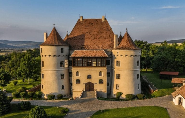 Vizitarea Cetăților și Castelului Medieval: O Călătorie în Timp Vizitarea cetăților și castelelor medievale